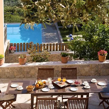 فيلة Sleeps 4 Pool Air Con Wifi Katouna