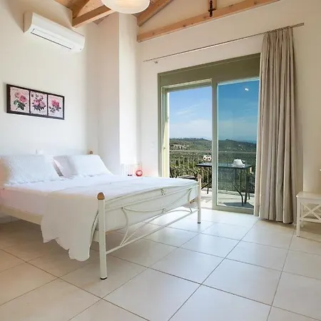 فيلة Sleeps 4 Pool Air Con Wifi Katouna