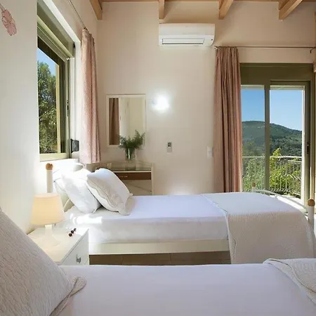 Sleeps 4 Pool Air Con Wifi فيلة