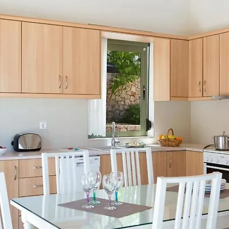 Sleeps 4 Pool Air Con Wifi فيلة