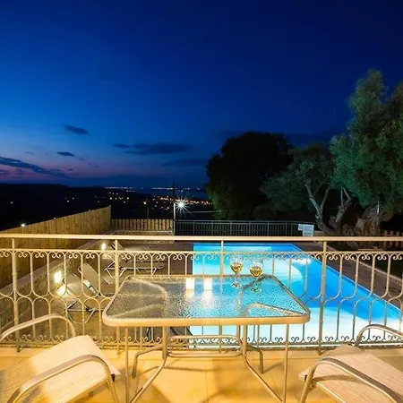 فيلة Sleeps 4 Pool Air Con Wifi *